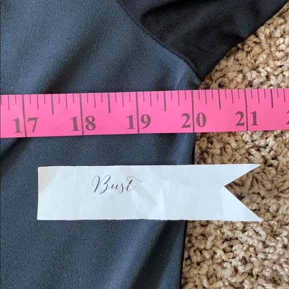 Color block front pleat top - Picture 5 of 8